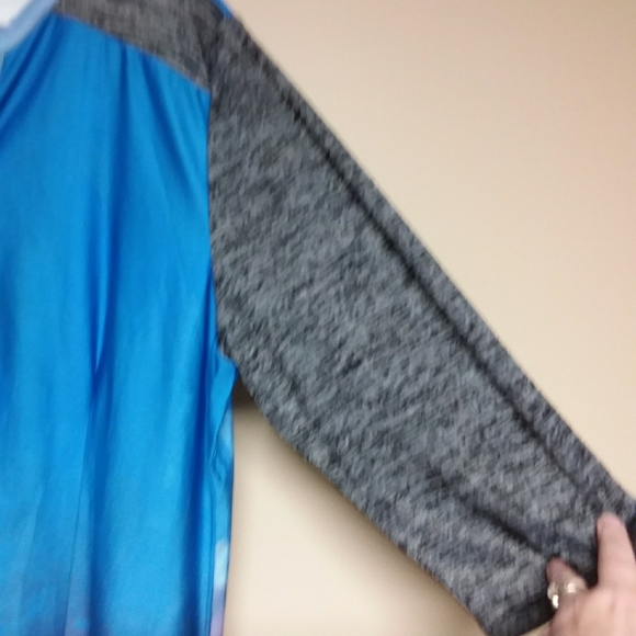 ⬇️Aster Henley style floral tunic - Picture 5 of 10